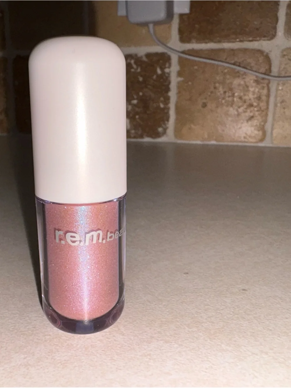 r.e.m. beauty Starlet Liquid Eyeshadow - Fembot